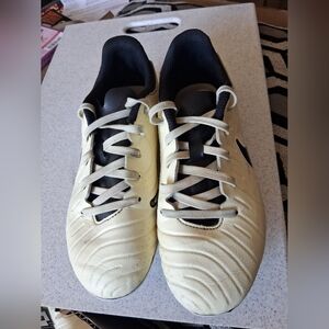 Kids Nike Tiempo Soccer Cleats in Pale Yellow with Black Swoosh size 2Y